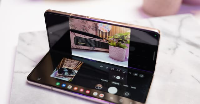 Yangi Samsung Galaxy Z  Fold 4 JerryRigEverything'ning mashhur egilish sinovidan o'tdi