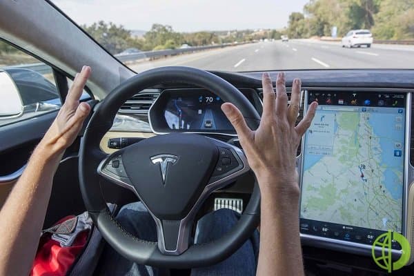Tesla Navigator va boshqa standart ulanish xizmatlari pulli bo'ladi