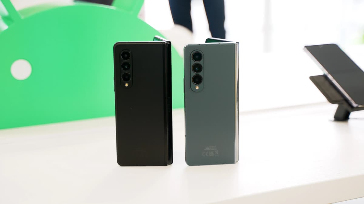 Nima uchun Samsung Galaxy Z Fold4 Xiaomi Mix Fold 2 ga qaraganda qalinroq bo‘lib chiqdi. Gap suvdan himoya haqida.