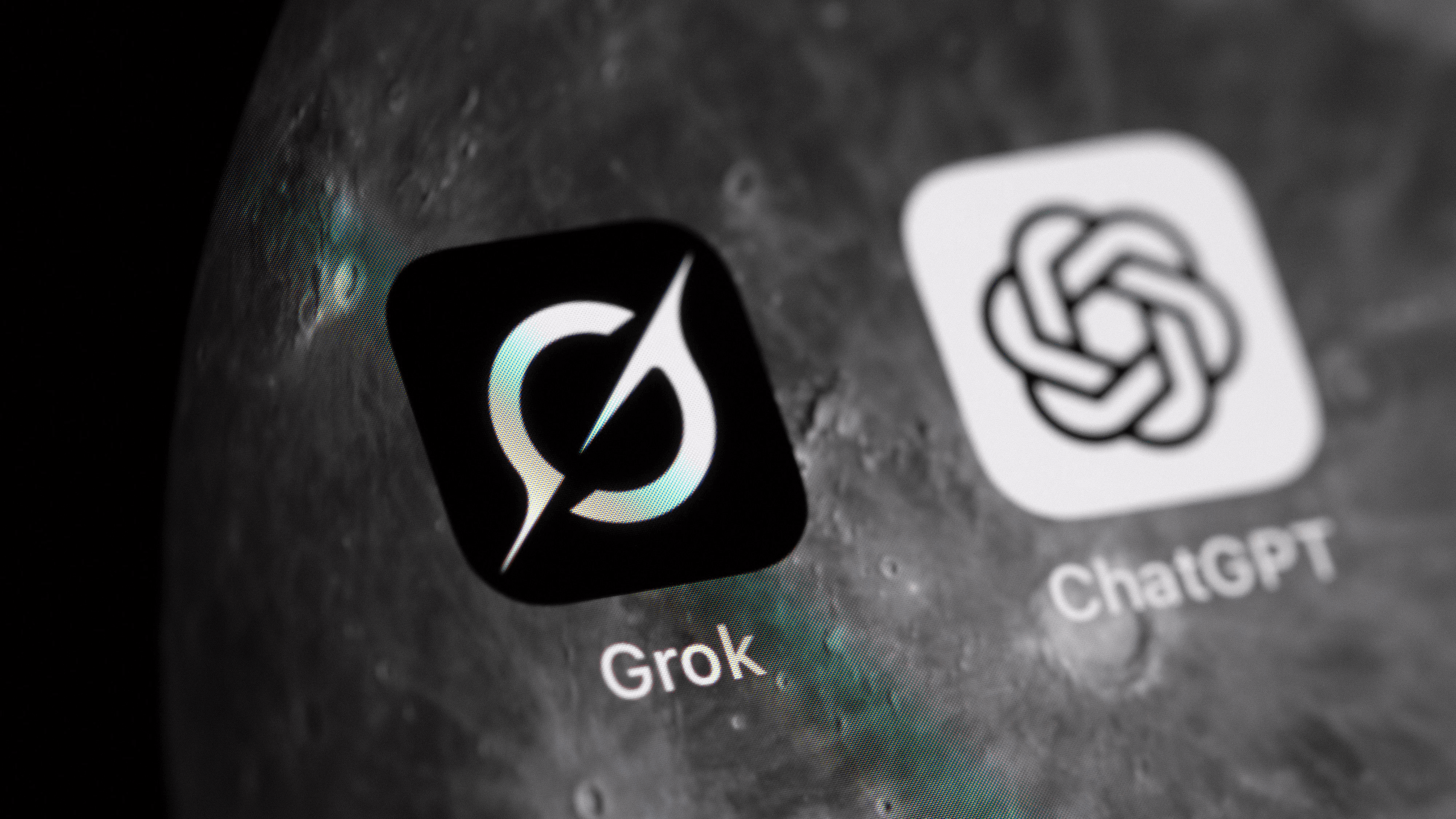 Ilon Mask Grok dasturchilaridan biri kompaniya sirlarini o‘g‘irlab, ChatGPT yaratuvchilariga berganini tasdiqladi.