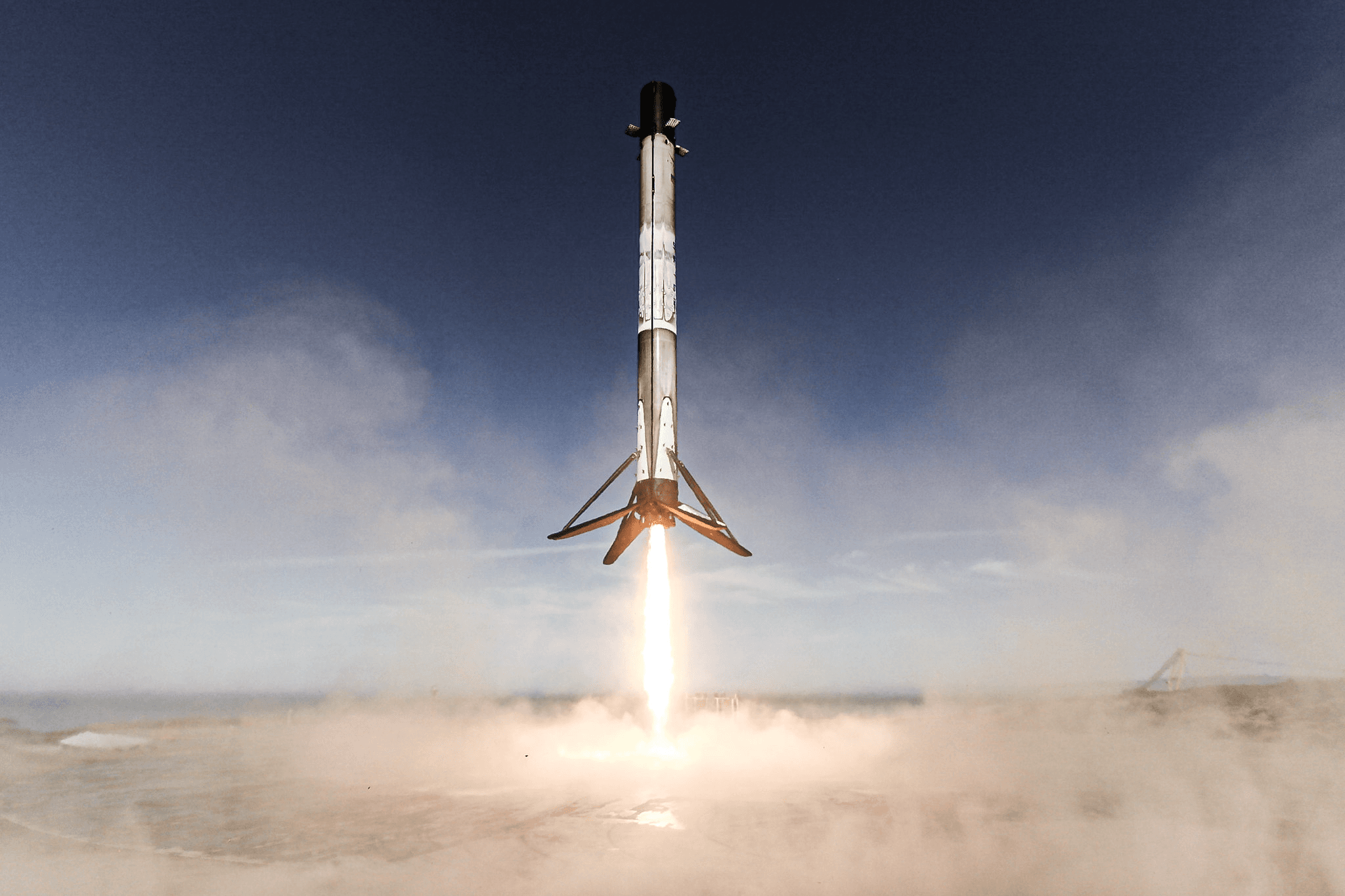 SpaceX ning eng bardoshli raketasi: Bu Falcon 9 koinotga 19 marta muvaffaqiyatli uchib, ikkita astronavt va 860 ta sun’iy yo‘ldoshni orbitaga yetkazdi.