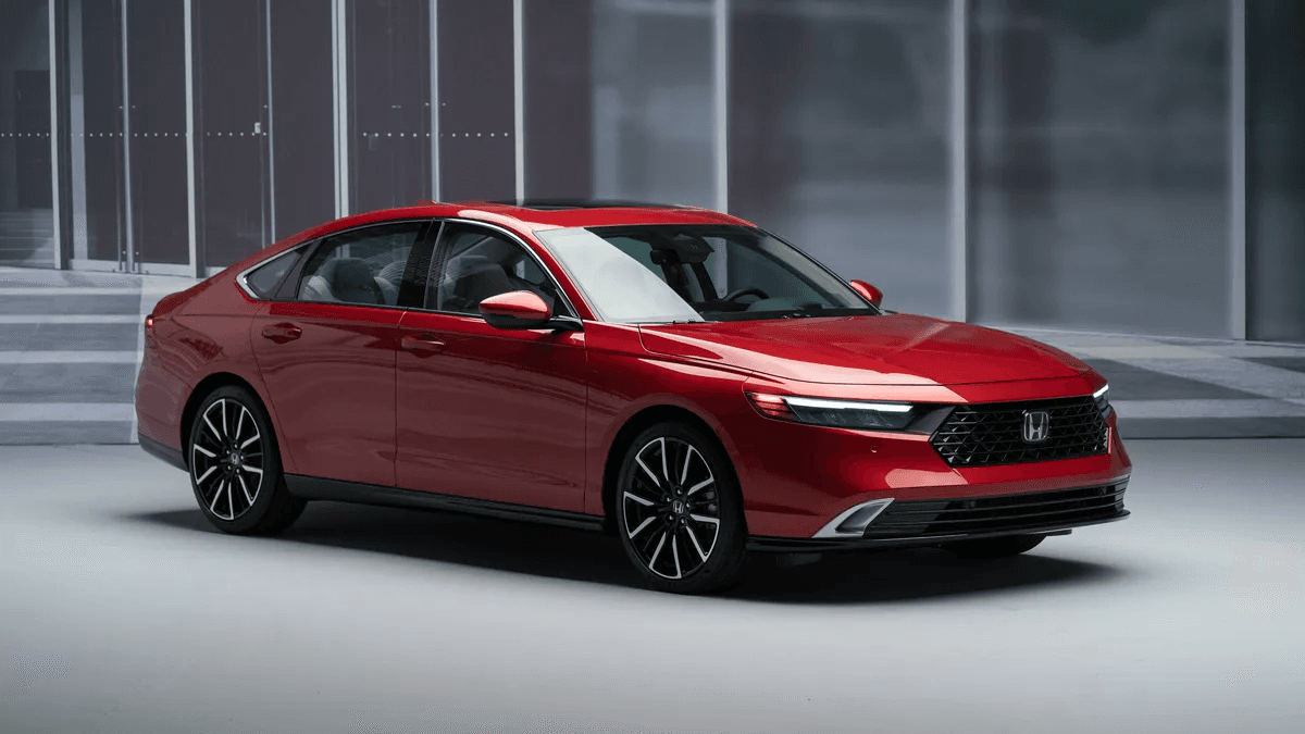 Yangi 2023 Honda Accord AQSh dilerlik markazlariga yetib keldi. Mashina uchun ular 27 295 dollardan so'rashamoqda