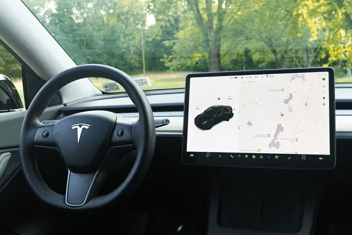 Tesla avtopilot xavfsizligi hisobotlarini berdi va kompaniya ma'lumotlariga ko'ra, u yildan-yilga yaxshilanib bormoqda