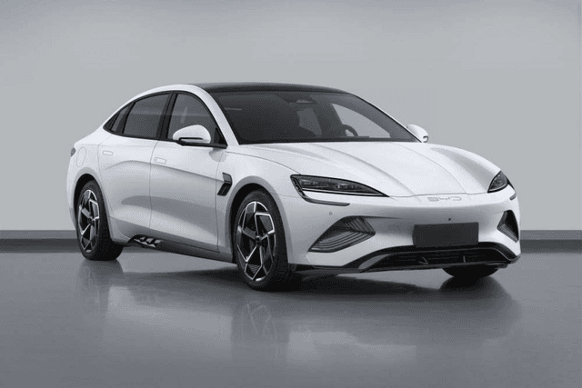 Rossiyada Tesla Model 3 va Porsche Taycanga raqobatchi sota boshladilar, BYD Seal 70500$ turadi